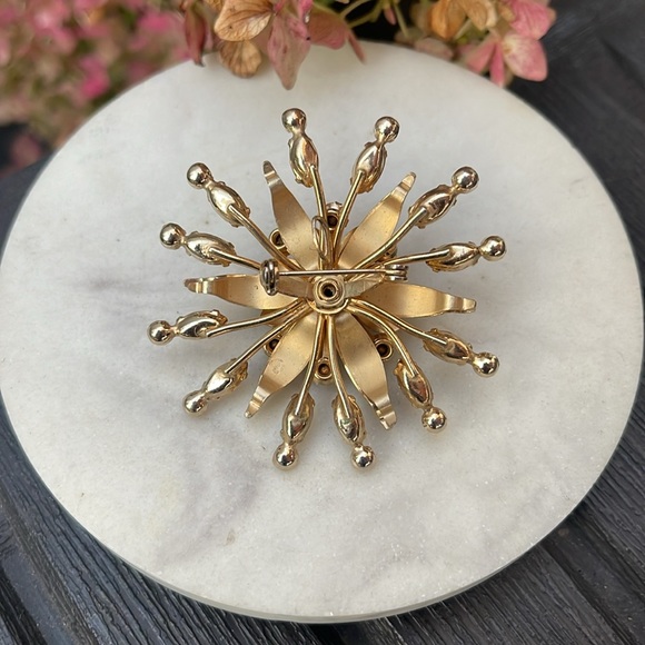 Vintage Flower Broach - Picture 8 of 11